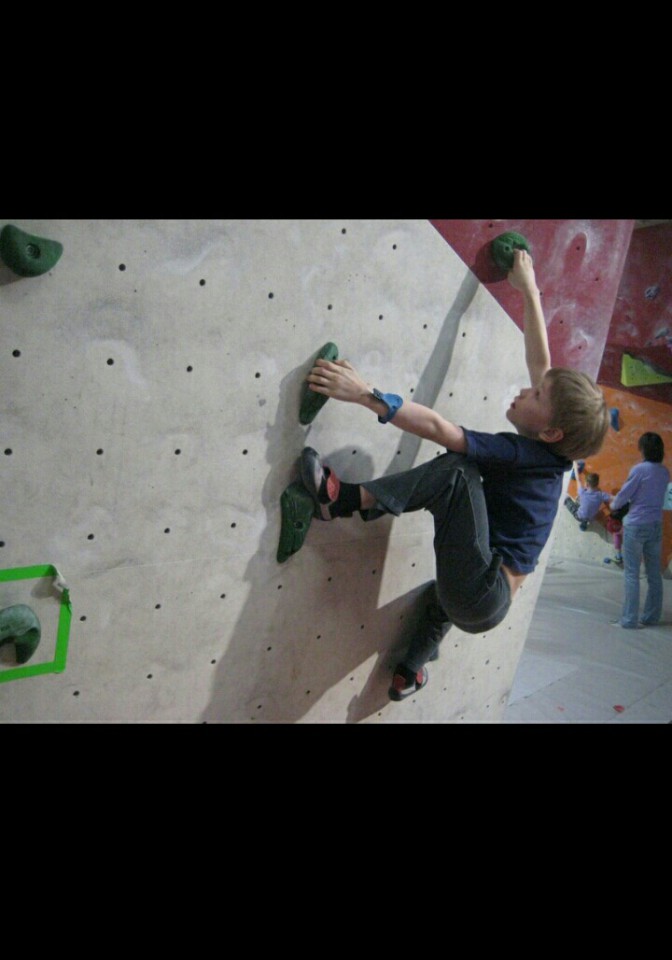 Набор детей по скалолазанию.