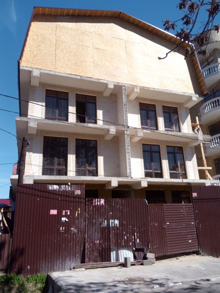 Продам 2-ух уровневую квартиру в центре Адлера