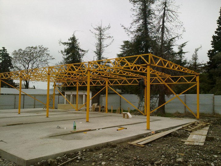 Навесы с поликарбонатом,забор секционный,лестница металлическая,