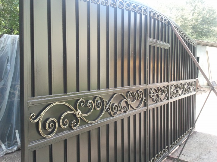 Навесы с поликарбонатом,забор секционный,лестница металлическая,