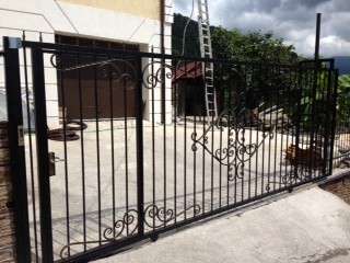 Козырьки с шумоизоляцией, отливы оконные,коньки-собственное прои