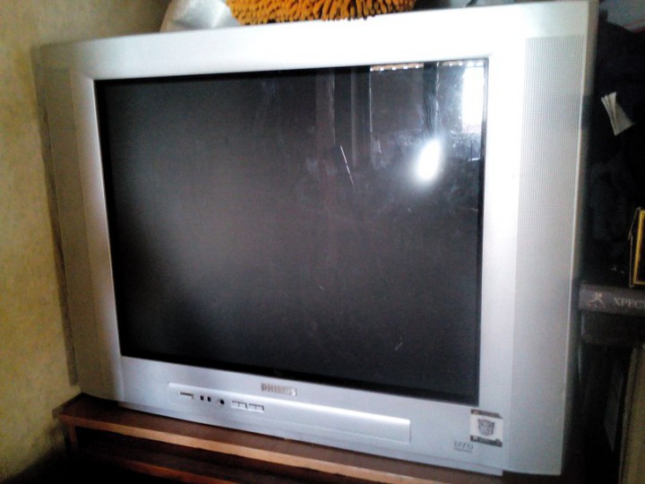 Телевизор Philips б/у продаю