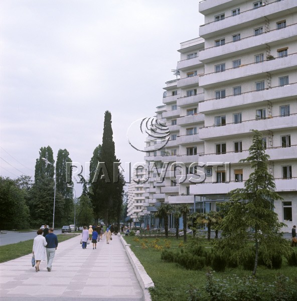 Сдаётся однокомнатная,Навагинская.