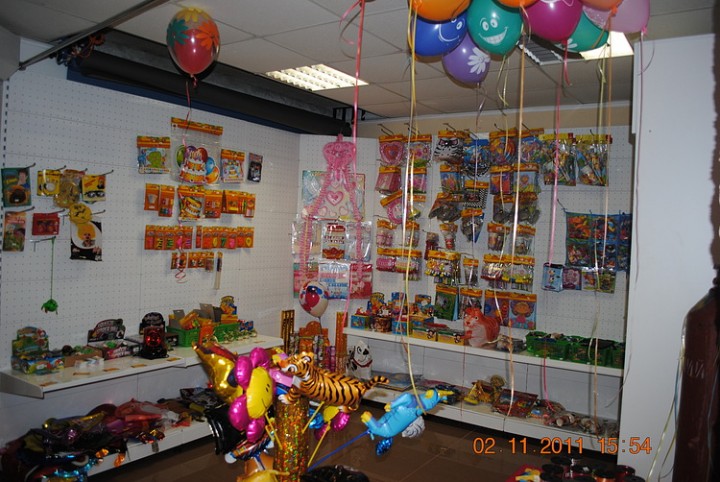 Магазин товаров для праздника НА УЛ. СЕВАСТОПОЛЬСКАЯ. 17