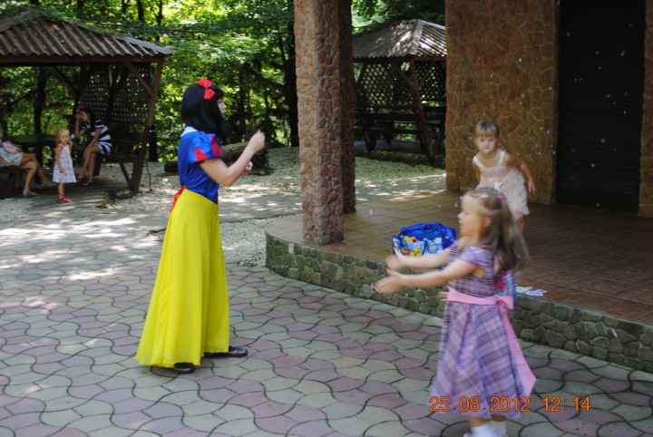 Требуются молодые. энергичные. инициативные люди