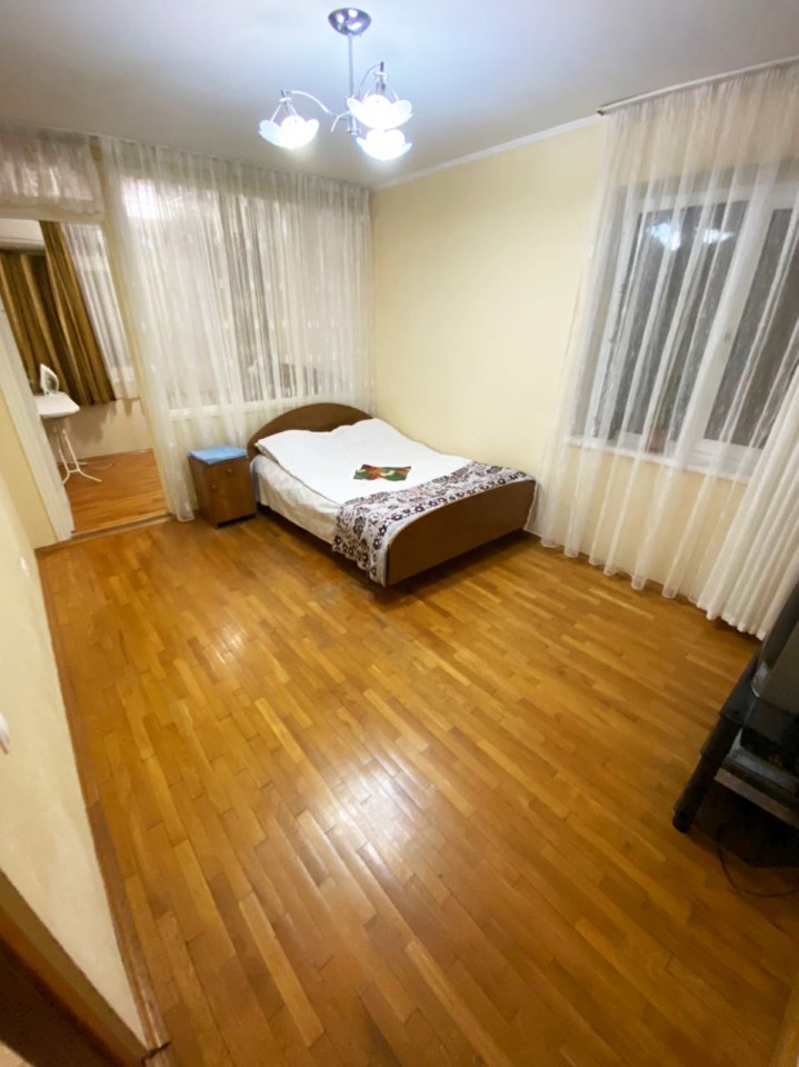 Предлагаю снять 1-ком. квартиру посуточно в центре Сочи, собстве