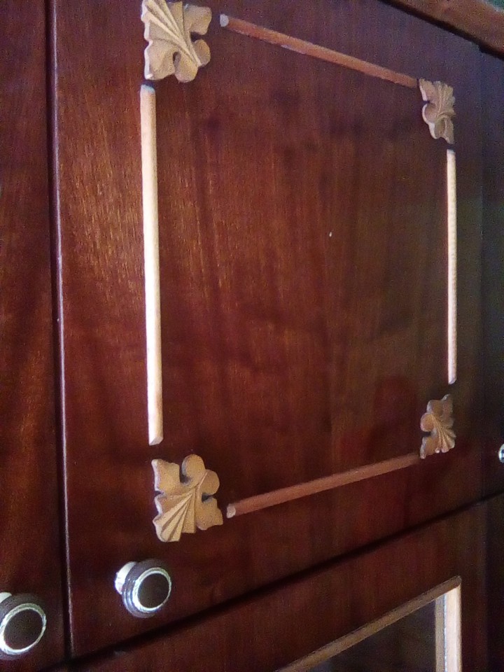 Шкаф сервант