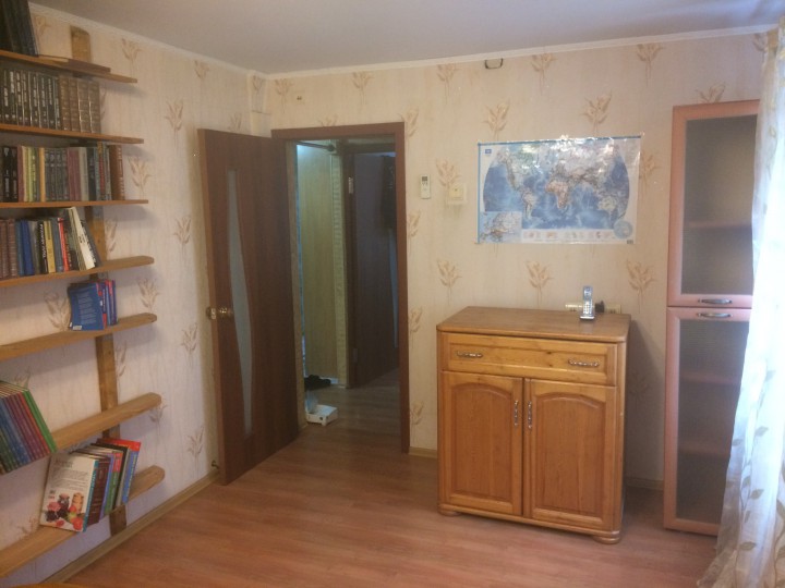 Сдаю длительно 2-х комнатную в самом центре по ул Роз. Собственн