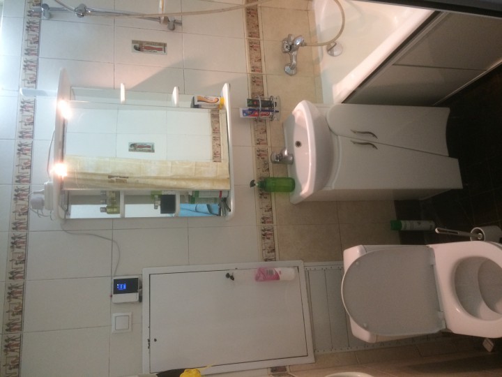 Сдаю длительно 2-х комнатную в самом центре по ул Роз. Собственн