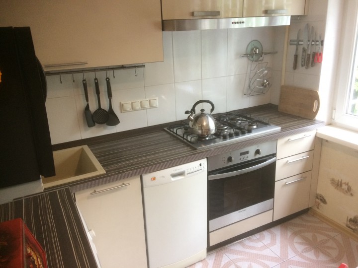 Сдаю длительно 2-х комнатную в самом центре по ул Роз. Собственн