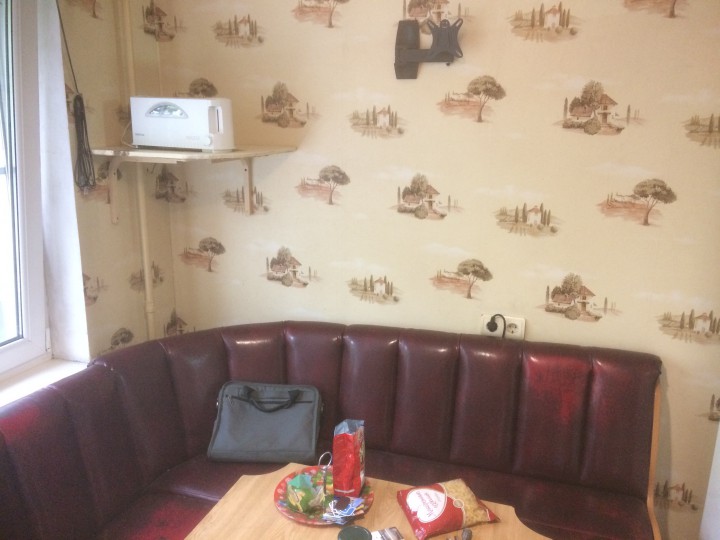 Сдаю длительно 2-х комнатную в самом центре по ул Роз. Собственн