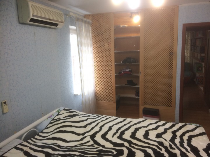 Сдаю длительно 2-х комнатную в самом центре по ул Роз. Собственн