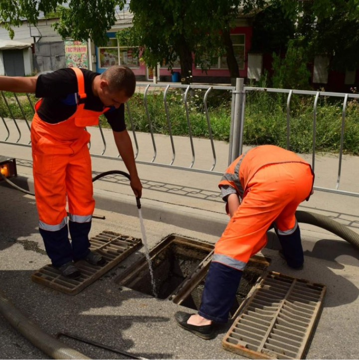 Прочистка засоров канализации и откачка отходов в Сочи