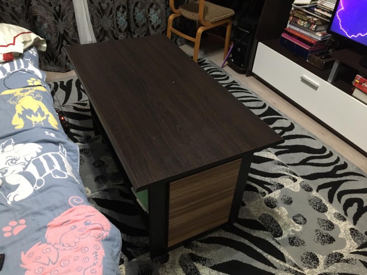 Стенка в гостиную с журнальным столиком