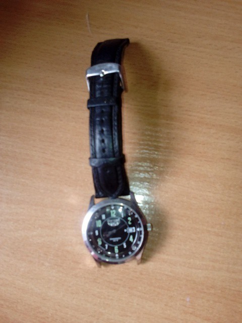 Найдены механические наручные часы