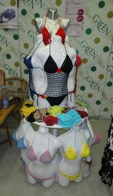 Предложение для торгующих на набережной - вязаные купальники