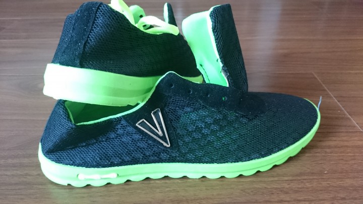 Кроссовки. Новые.