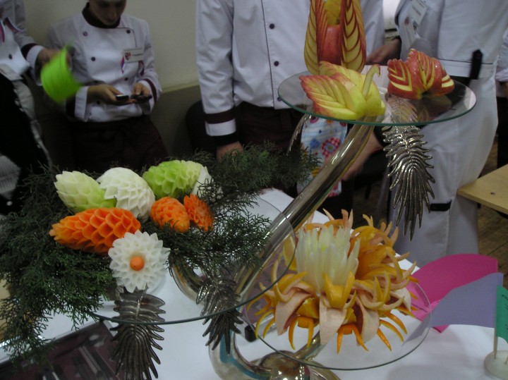 Художественная резьба по фруктам и овощам (карвинг)