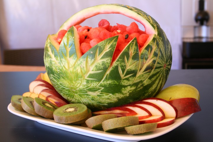 Художественная резьба по фруктам и овощам (карвинг)