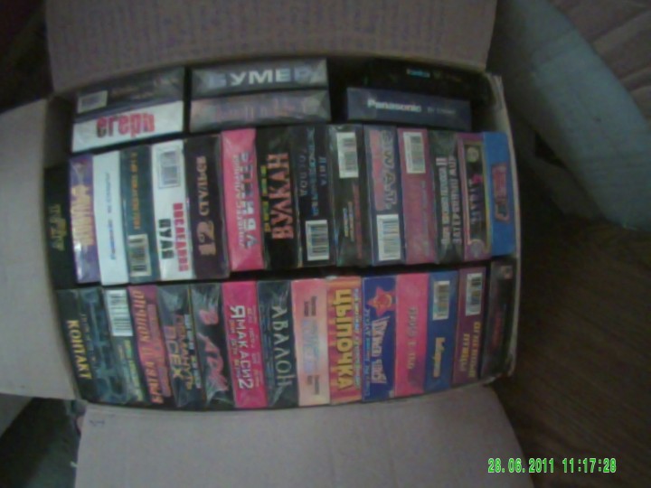 Много VHS кассет, очень много!!
