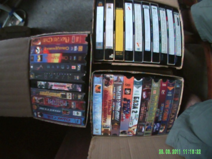 Много VHS кассет, очень много!!
