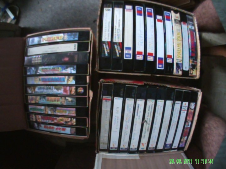 Много VHS кассет, очень много!!