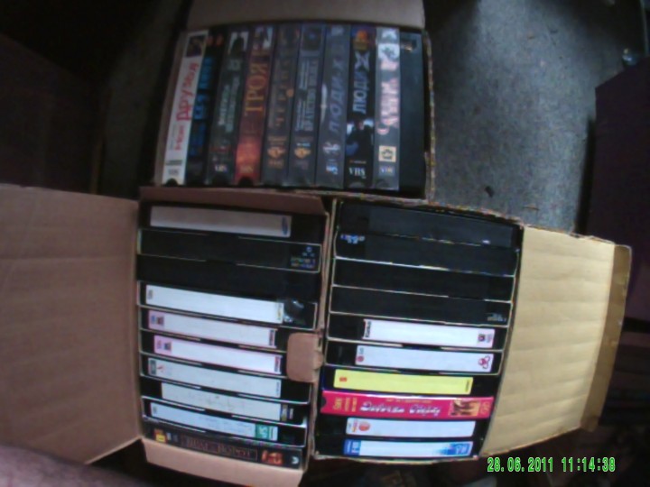 Много VHS кассет, очень много!!