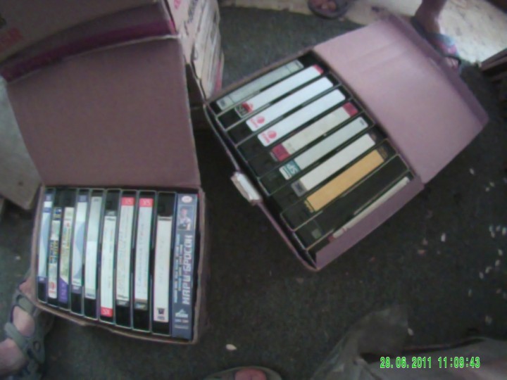 Много VHS кассет, очень много!!