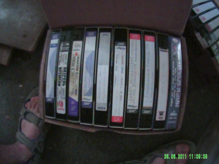 Много VHS кассет, очень много!!
