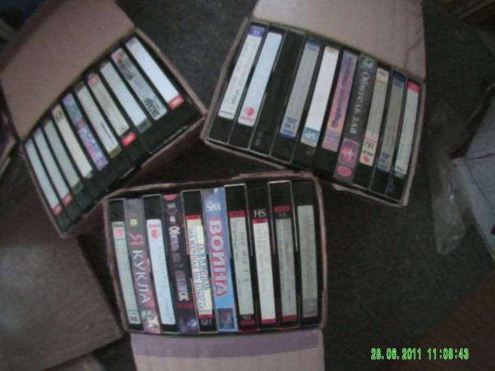Много VHS кассет, очень много!!