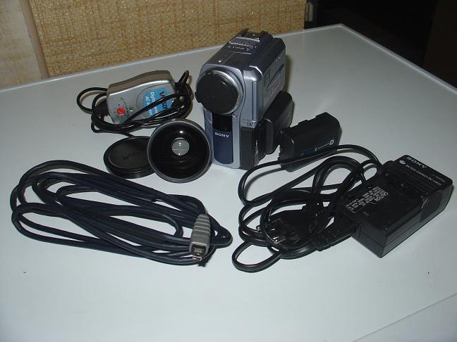 Продам видеокамеру Sony недорого