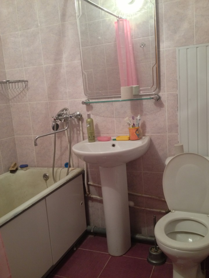 Продаю 2 комнаты в 3х комнатной квартире. Донская 