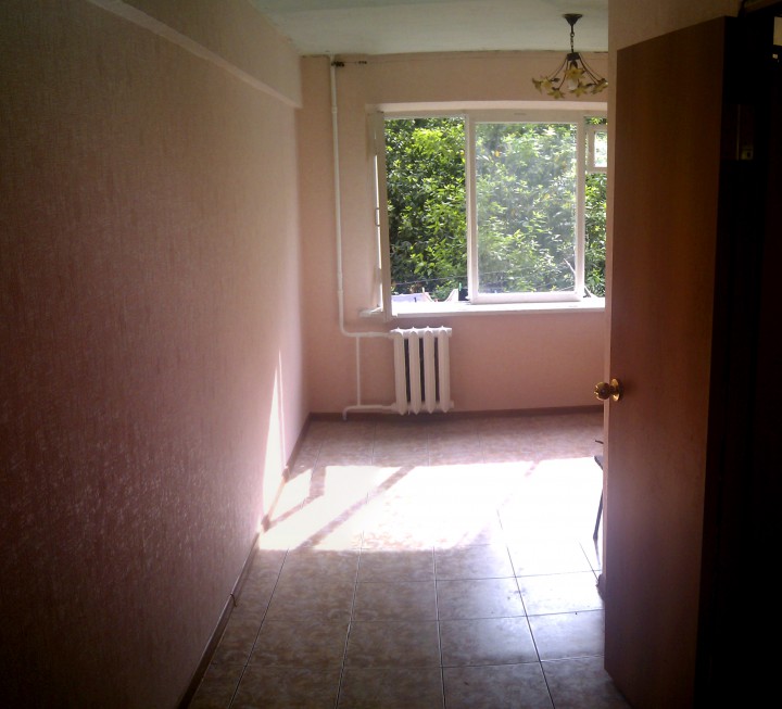 Продаю 2 комнаты в 3х комнатной квартире. Донская 