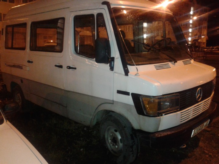 Продам Мерседес Бенц 208 D