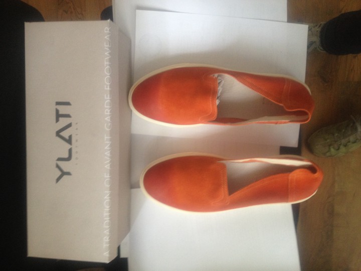 Продаю мужские  Мокасины YLATI, цвет оранжевый