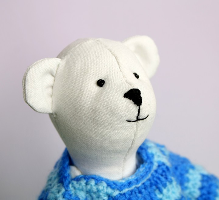 Медвежонок ищет заботливые ручки)