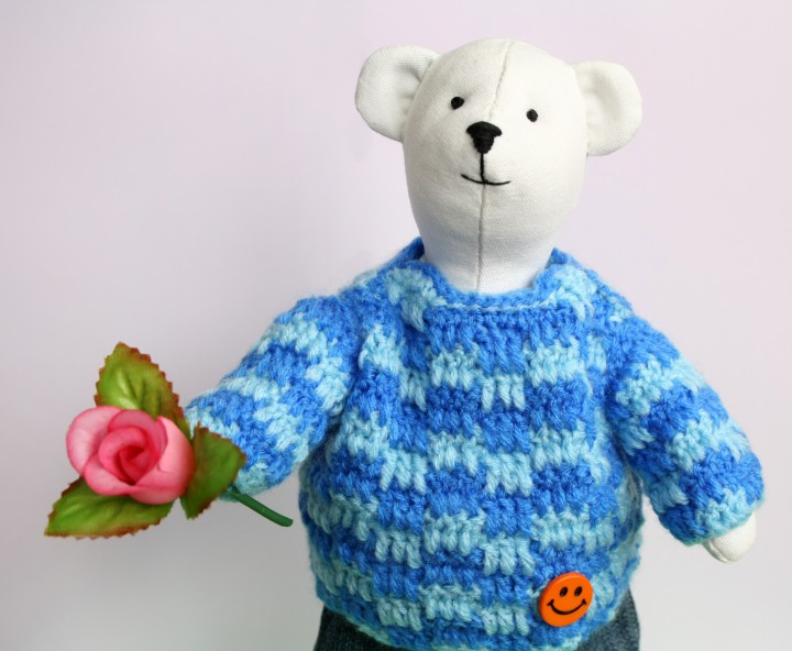 Медвежонок ищет заботливые ручки)