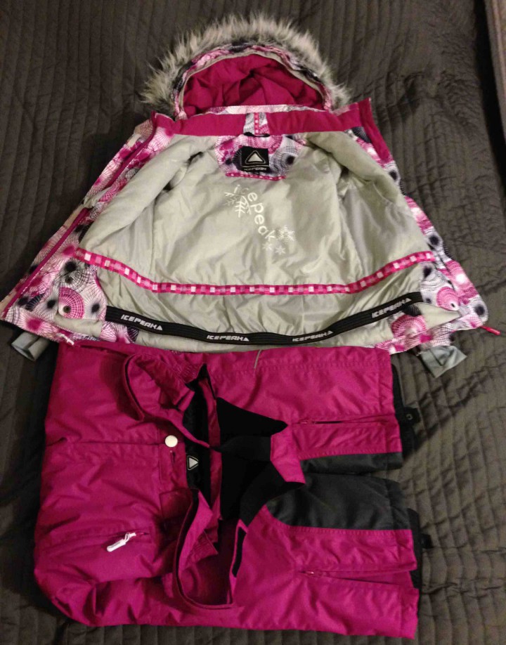 Продаю детский горнолыжный костюм и шлем