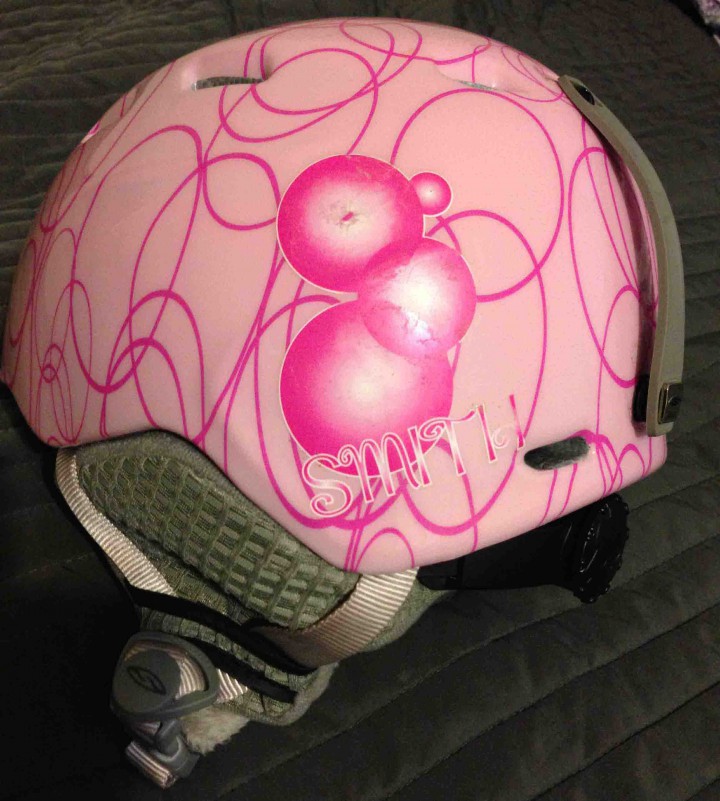 Продаю детский горнолыжный костюм и шлем