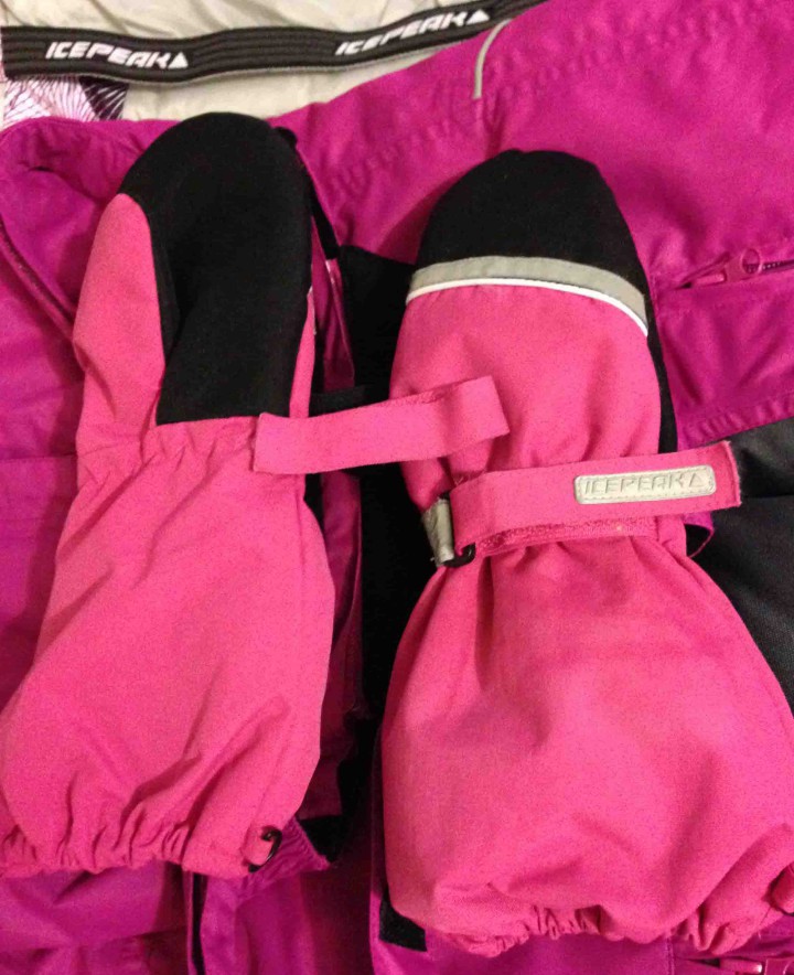 Продаю детский горнолыжный костюм и шлем