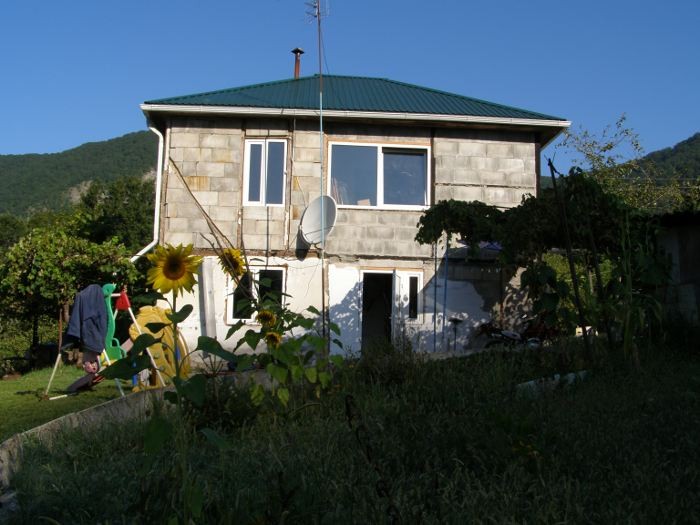 Продается домовладение с большим земельным участокм