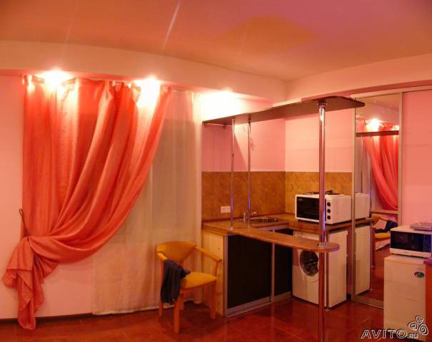 Сдаётся квартира - студия.