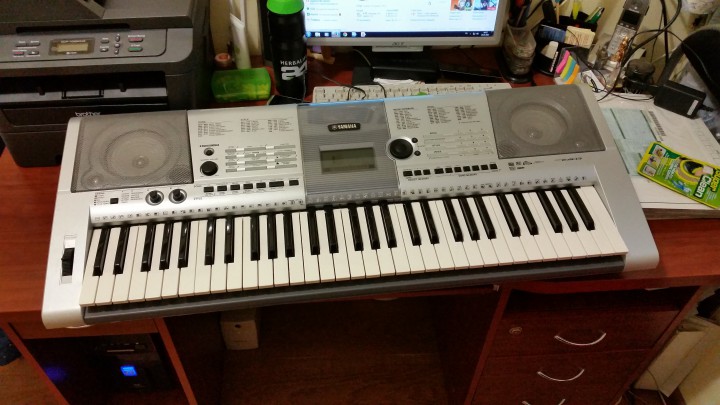Продам синтезатор