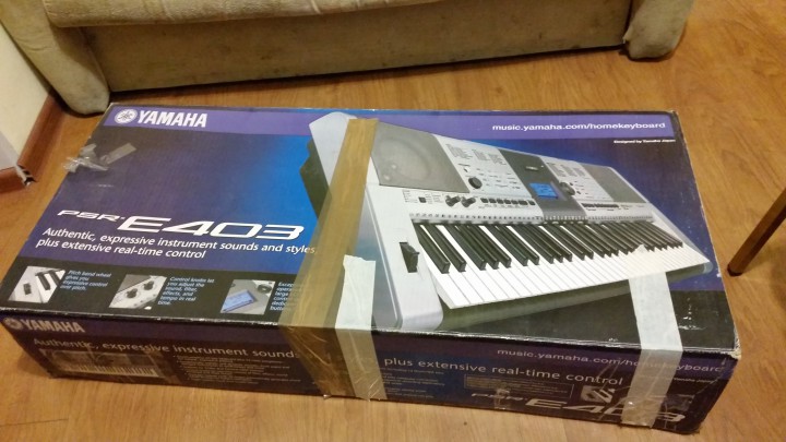 Продам синтезатор