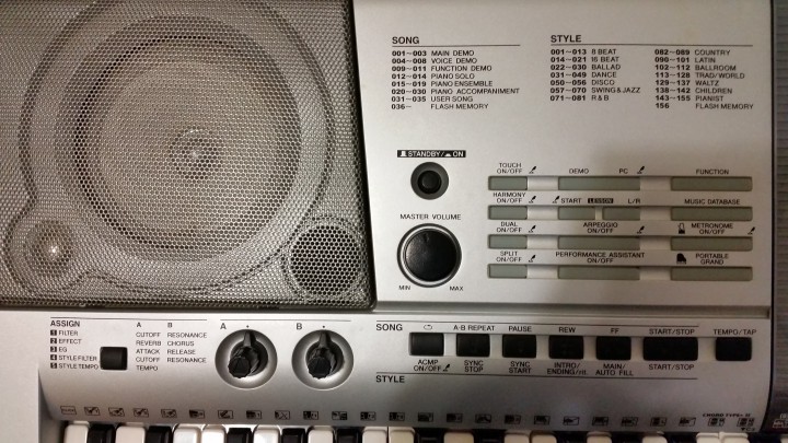 Продам синтезатор