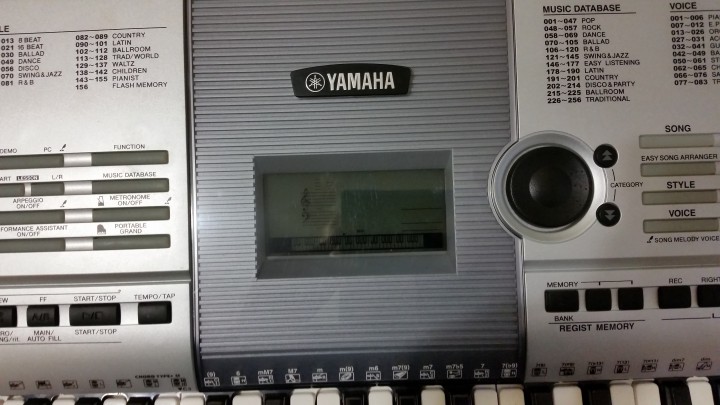 Продам синтезатор