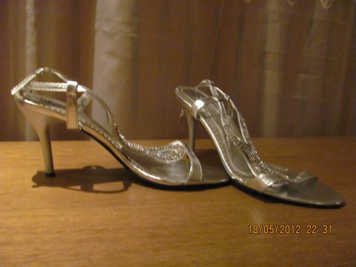 продаю туфли и босоножки