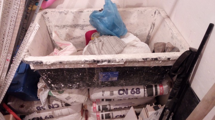 Продам материалы, оставшиеся от ремонта.