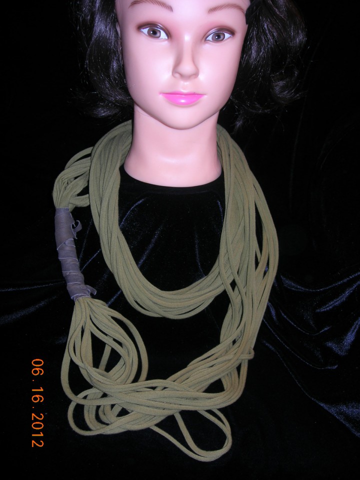 Продаю головные уборы, бусы и т.д.(г.Москва)