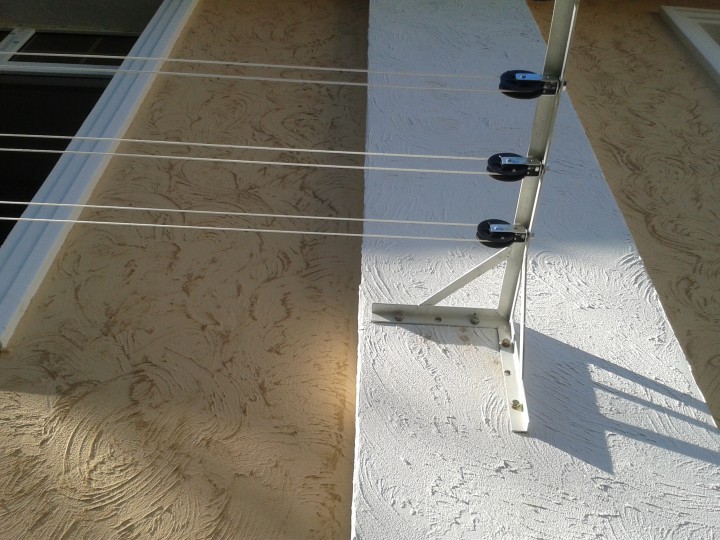 Установка кронштейнов для сушки белья!